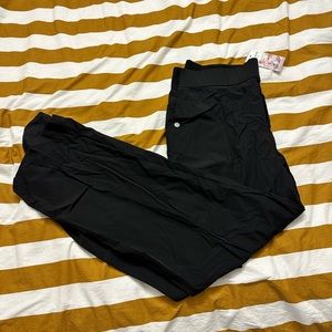 Halara stretchy cargo pants BNWT